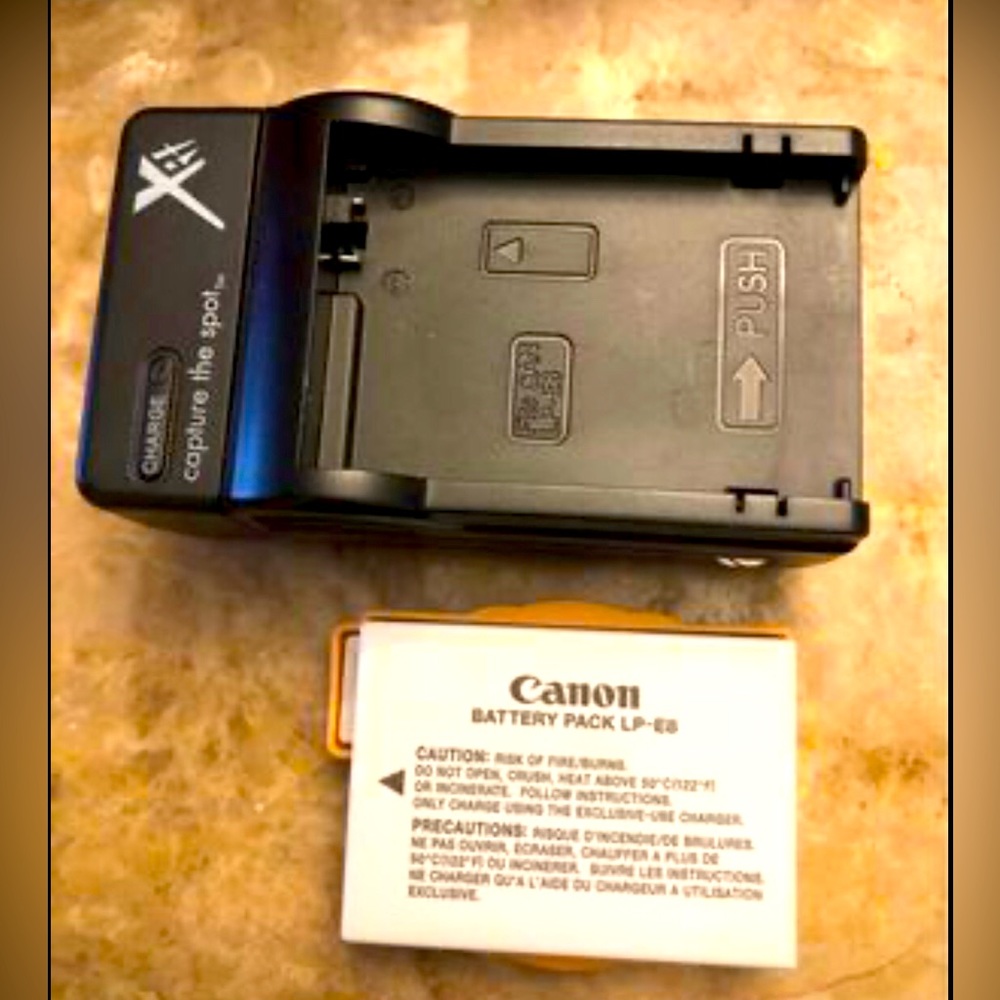 Canon DSLR OEM BATTERY AND CHARGER. New